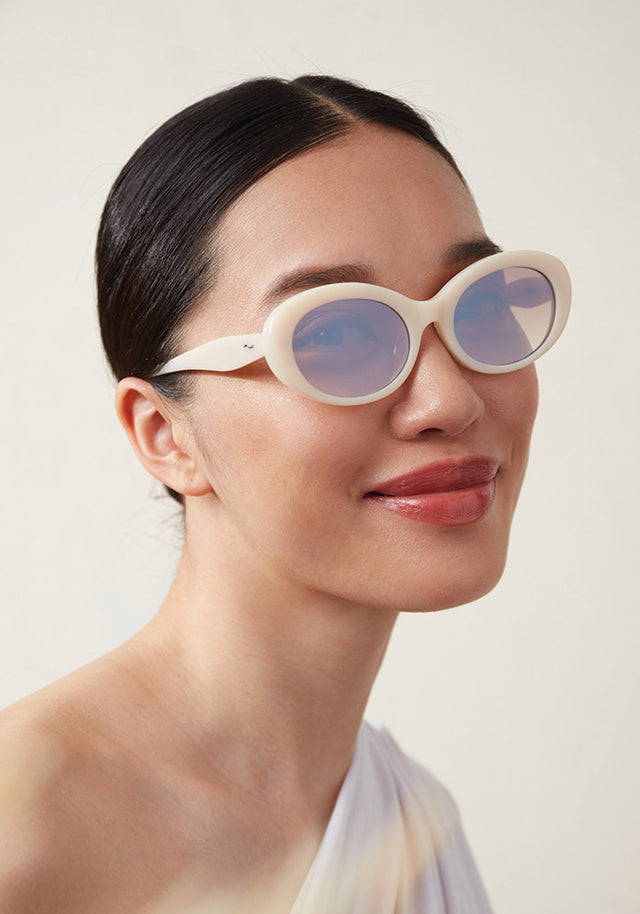 PETRA Linen White Cateye Sunglasses with Elevated Fit® I COVRY display picture 3
