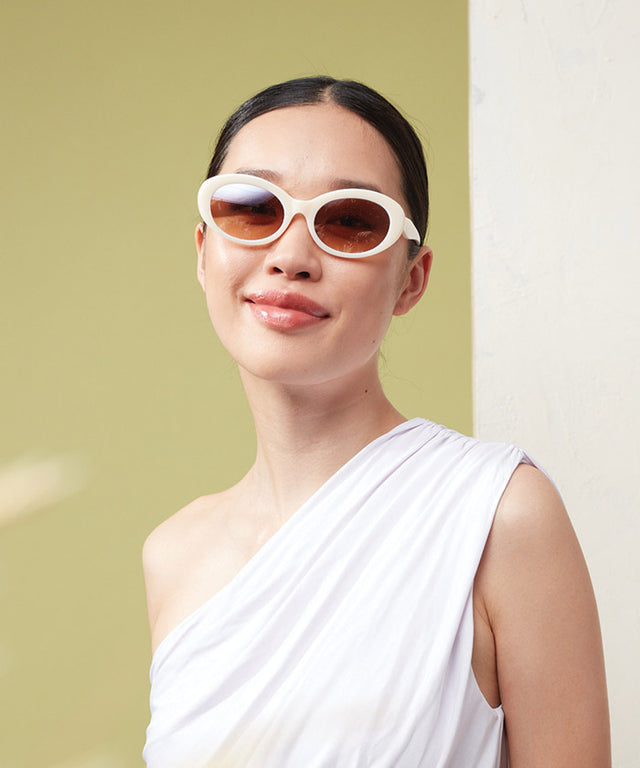 Women\'s Petra Linen - Cream Oval Sunglasses PETRA Cloud White Bridal Wedding Sunglasses I COVRY main image 4